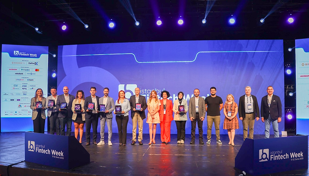 The 2025 Pioneers of Digital Finance winners on stage at İstanbul Fintech Week